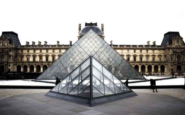 How to tour the Louvre Museum at home